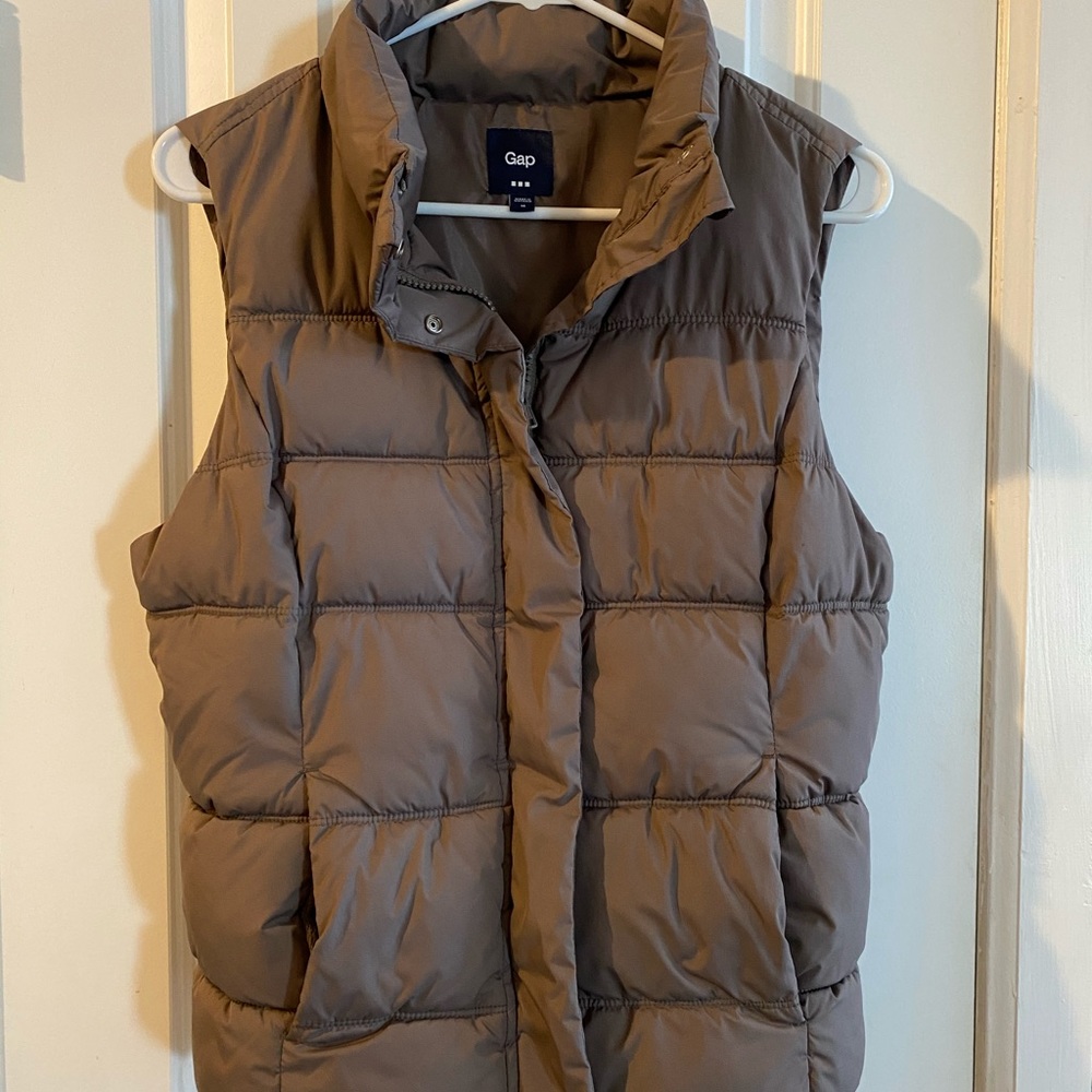Gap puffer vest